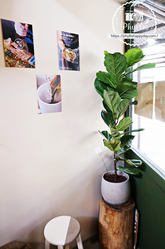 『餅咖BINGKA|煎餅果子』道地天津小吃、酥香唰嘴、咖啡控的天堂|新竹網美咖啡廳、新竹小吃推薦! - 相片中的菲莉絲