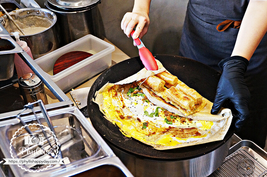 『餅咖BINGKA|煎餅果子』道地天津小吃、酥香唰嘴、咖啡控的天堂|新竹網美咖啡廳、新竹小吃推薦! - 相片中的菲莉絲