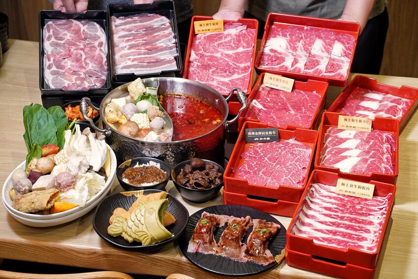 【和牛涮頭份尚順育樂世界店】苗栗首間日本A5和牛吃到飽！推薦頂級和牛套餐，能一次吃到四種和牛、炙燒和牛壽司、現烤鯛魚燒！自助吧區超豐富，還有舒適的用餐空間！ - 阿華田的美食日記