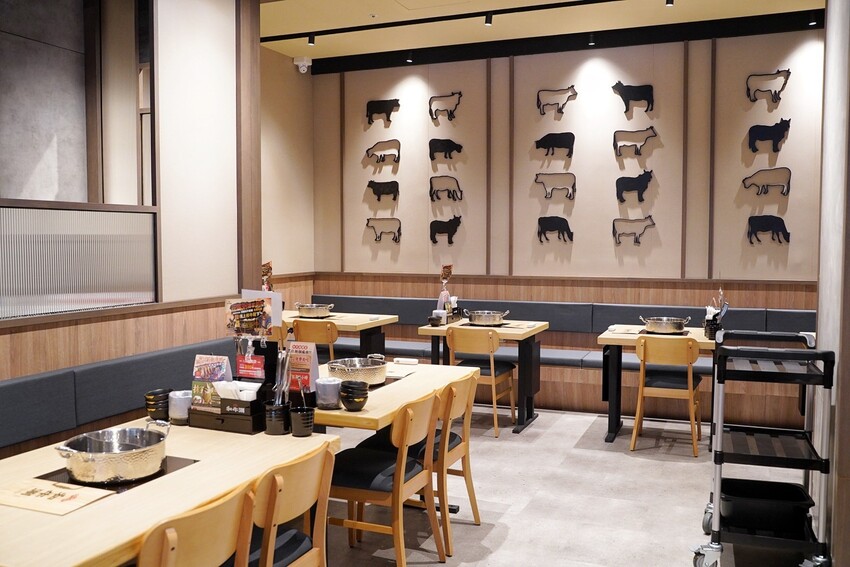 【和牛涮頭份尚順育樂世界店】苗栗首間日本A5和牛吃到飽！推薦頂級和牛套餐，能一次吃到四種和牛、炙燒和牛壽司、現烤鯛魚燒！自助吧區超豐富，還有舒適的用餐空間！ - 阿華田的美食日記