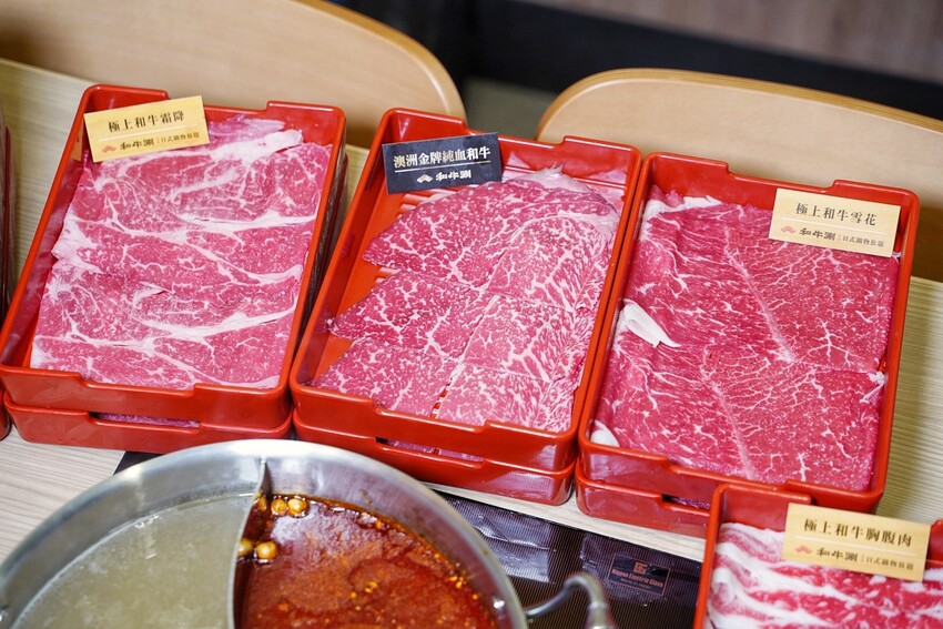 【和牛涮頭份尚順育樂世界店】苗栗首間日本A5和牛吃到飽！推薦頂級和牛套餐，能一次吃到四種和牛、炙燒和牛壽司、現烤鯛魚燒！自助吧區超豐富，還有舒適的用餐空間！ - 阿華田的美食日記