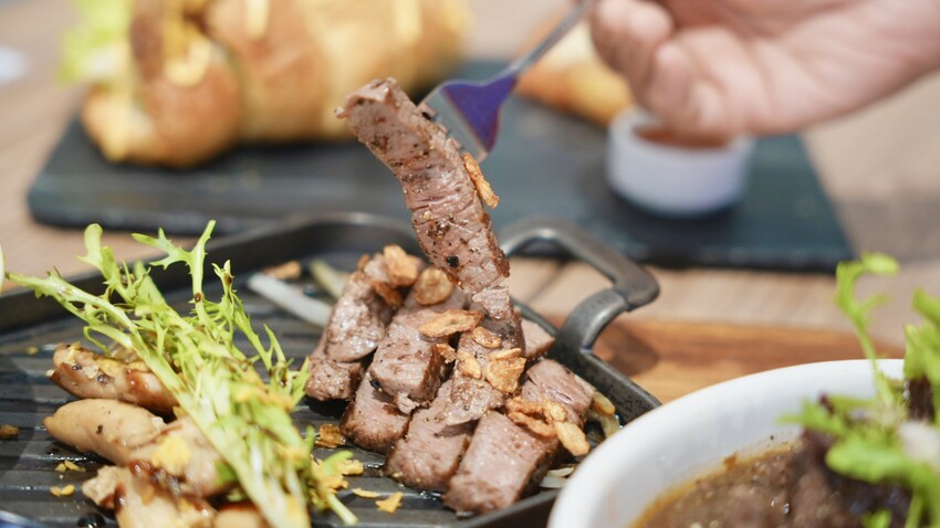 台中早午餐首選！Wpapa鐵板料理夏慕尼前主廚打造，必吃平價菲力牛排早午餐。