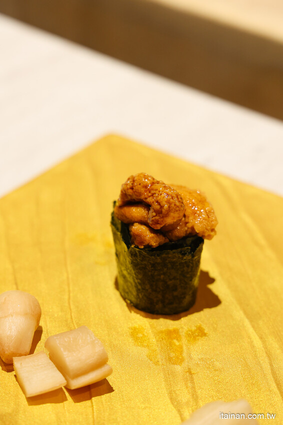 台南好入門的平價精緻omakase~1200元吃17道，2000元吃赤海膽、日本和牛、活鮑魚、北海道干貝等20道，30年資深飯店出身職人的堅持!台南安平「日銘鮨」板前壽司無菜單料理｜預約制 @台南好F