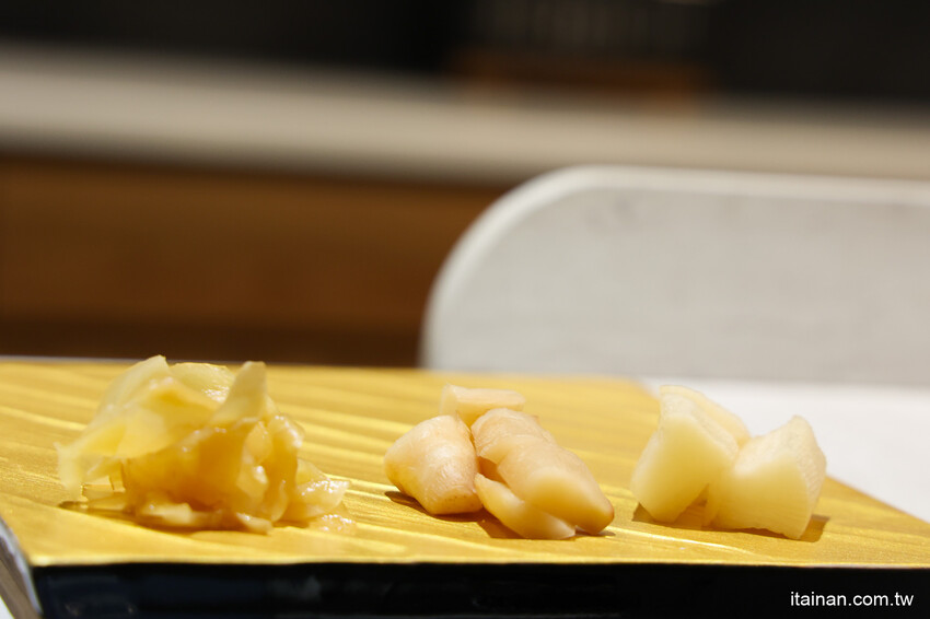 台南好入門的平價精緻omakase~1200元吃17道，2000元吃赤海膽、日本和牛、活鮑魚、北海道干貝等20道，30年資深飯店出身職人的堅持!台南安平「日銘鮨」板前壽司無菜單料理｜預約制 @台南好F