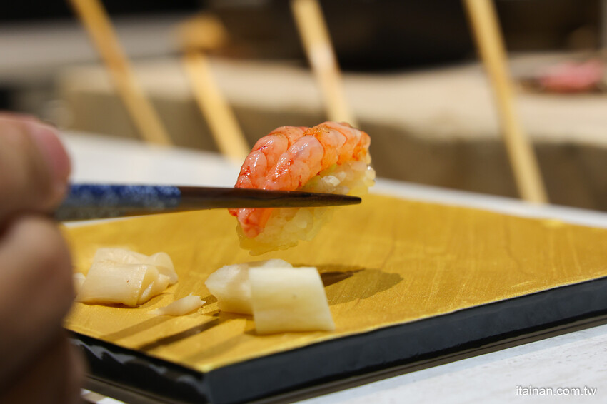 台南好入門的平價精緻omakase~1200元吃17道，2000元吃赤海膽、日本和牛、活鮑魚、北海道干貝等20道，30年資深飯店出身職人的堅持!台南安平「日銘鮨」板前壽司無菜單料理｜預約制 @台南好F