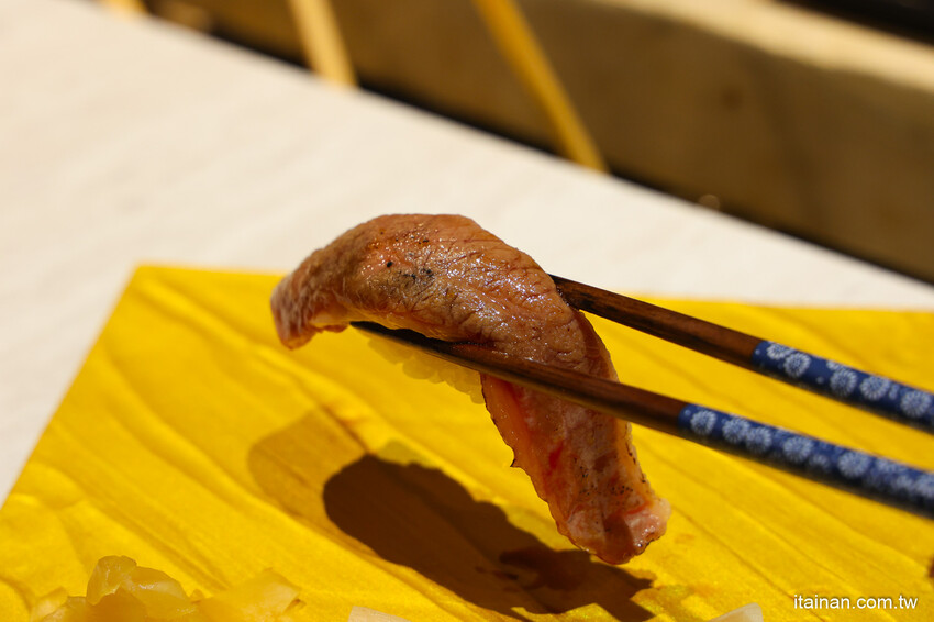 台南好入門的平價精緻omakase~1200元吃17道，2000元吃赤海膽、日本和牛、活鮑魚、北海道干貝等20道，30年資深飯店出身職人的堅持!台南安平「日銘鮨」板前壽司無菜單料理｜預約制 @台南好F