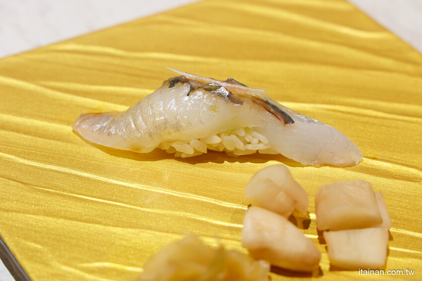 台南好入門的平價精緻omakase~1200元吃17道，2000元吃赤海膽、日本和牛、活鮑魚、北海道干貝等20道，30年資深飯店出身職人的堅持!台南安平「日銘鮨」板前壽司無菜單料理｜預約制 @台南好F