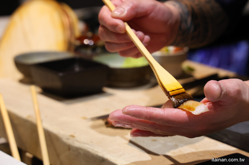 台南好入門的平價精緻omakase~1200元吃17道，2000元吃赤海膽、日本和牛、活鮑魚、北海道干貝等20道，30年資深飯店出身職人的堅持!台南安平「日銘鮨」板前壽司無菜單料理｜預約制 @台南好F