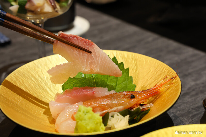 台南好入門的平價精緻omakase~1200元吃17道，2000元吃赤海膽、日本和牛、活鮑魚、北海道干貝等20道，30年資深飯店出身職人的堅持!台南安平「日銘鮨」板前壽司無菜單料理｜預約制 @台南好F