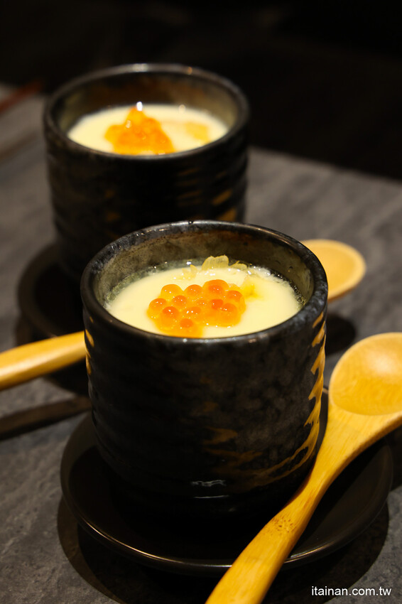 台南好入門的平價精緻omakase~1200元吃17道，2000元吃赤海膽、日本和牛、活鮑魚、北海道干貝等20道，30年資深飯店出身職人的堅持!台南安平「日銘鮨」板前壽司無菜單料理｜預約制 @台南好F