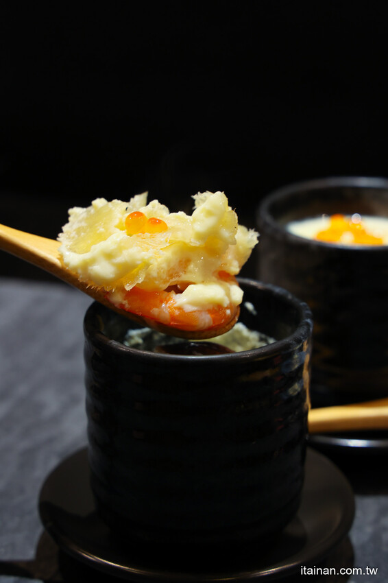 台南好入門的平價精緻omakase~1200元吃17道，2000元吃赤海膽、日本和牛、活鮑魚、北海道干貝等20道，30年資深飯店出身職人的堅持!台南安平「日銘鮨」板前壽司無菜單料理｜預約制 @台南好F