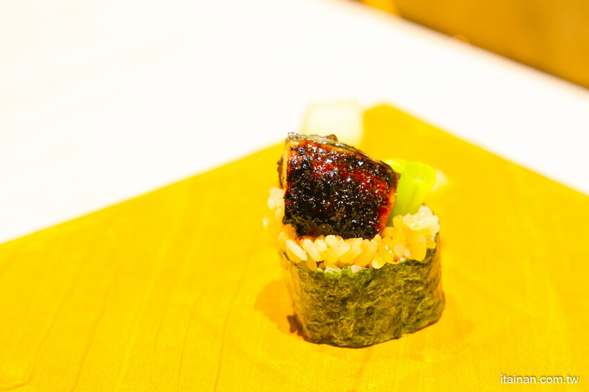 台南好入門的平價精緻omakase~1200元吃17道，2000元吃赤海膽、日本和牛、活鮑魚、北海道干貝等20道，30年資深飯店出身職人的堅持!台南安平「日銘鮨」板前壽司無菜單料理｜預約制 @台南好F