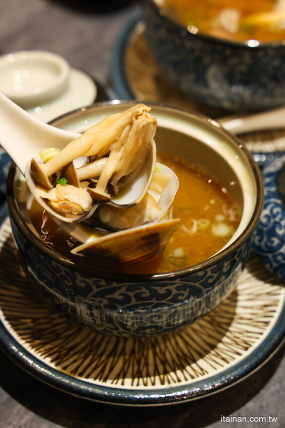 台南好入門的平價精緻omakase~1200元吃17道，2000元吃赤海膽、日本和牛、活鮑魚、北海道干貝等20道，30年資深飯店出身職人的堅持!台南安平「日銘鮨」板前壽司無菜單料理｜預約制 @台南好F