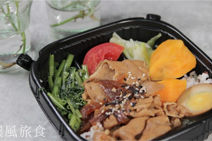 新北市新店區新北新店「小同安麵食館」食記!大坪林站2分鐘的平價經典中式麵食,豬肉捲餅、小籠包與家常炒菜