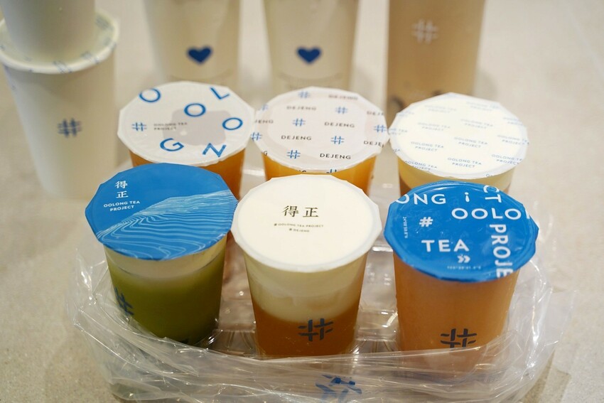 飲料愛店「得正」插旗苗栗竹南啦!【得正竹南博愛計劃】全新推出的大人系咖啡茶手搖飲你們喝過嗎?檸檬美式春烏龍、耶加雪菲凍焙奶茶、芝士奶蓋焙咖啡烏龍,吃得到隱藏版咖啡凍! - 阿華田的美食日記