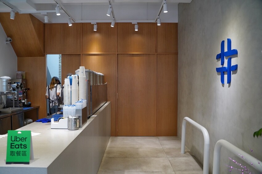 飲料愛店「得正」插旗苗栗竹南啦!【得正竹南博愛計劃】全新推出的大人系咖啡茶手搖飲你們喝過嗎?檸檬美式春烏龍、耶加雪菲凍焙奶茶、芝士奶蓋焙咖啡烏龍,吃得到隱藏版咖啡凍! - 阿華田的美食日記