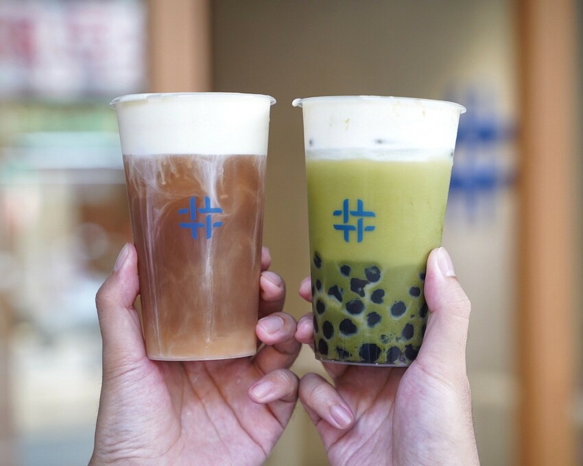 飲料愛店「得正」插旗苗栗竹南啦!【得正竹南博愛計劃】全新推出的大人系咖啡茶手搖飲你們喝過嗎?檸檬美式春烏龍、耶加雪菲凍焙奶茶、芝士奶蓋焙咖啡烏龍,吃得到隱藏版咖啡凍! - 阿華田的美食日記