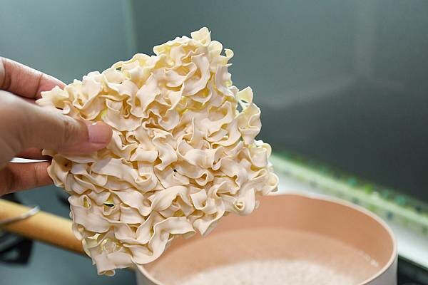 10分鐘端出一碗牛肉麵,你行嗎?宛如現煮般的【煮匙人-老饕紅燒牛肉麵】打造常溫、快速、超美味的牛肉麵天