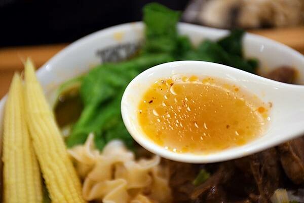 10分鐘端出一碗牛肉麵,你行嗎?宛如現煮般的【煮匙人-老饕紅燒牛肉麵】打造常溫、快速、超美味的牛肉麵天