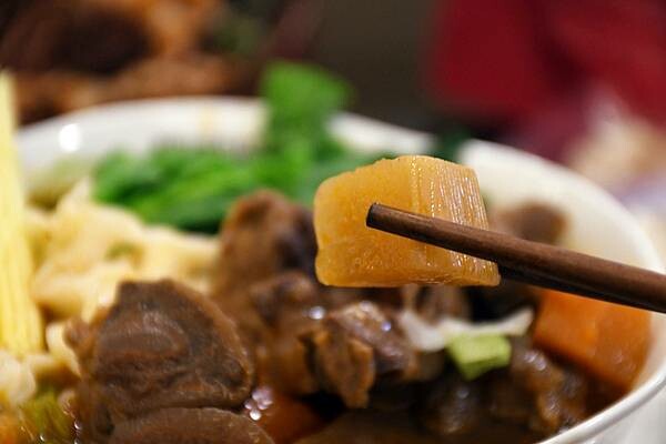 10分鐘端出一碗牛肉麵,你行嗎?宛如現煮般的【煮匙人-老饕紅燒牛肉麵】打造常溫、快速、超美味的牛肉麵天