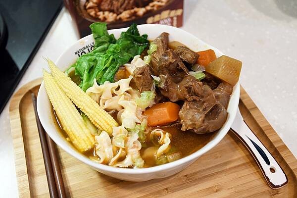 10分鐘端出一碗牛肉麵,你行嗎?宛如現煮般的【煮匙人-老饕紅燒牛肉麵】打造常溫、快速、超美味的牛肉麵天