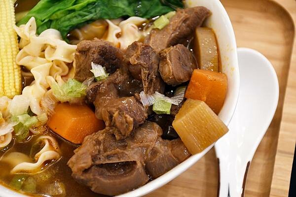 10分鐘端出一碗牛肉麵,你行嗎?宛如現煮般的【煮匙人-老饕紅燒牛肉麵】打造常溫、快速、超美味的牛肉麵天