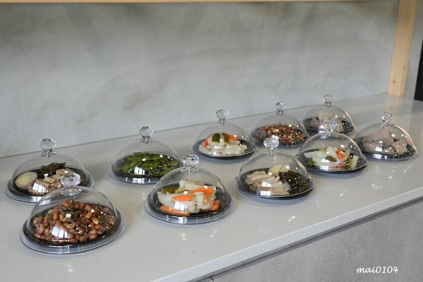 中壢牛肉麵推薦｜鍾小勤麵食館～免費加麵、加湯，豆花、飲料無限供應，吃飽還可以在旁邊的河堤步道散散步