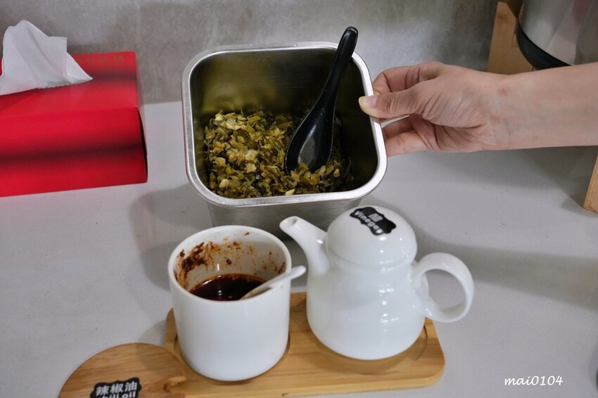 中壢牛肉麵推薦｜鍾小勤麵食館～免費加麵、加湯，豆花、飲料無限供應，吃飽還可以在旁邊的河堤步道散散步