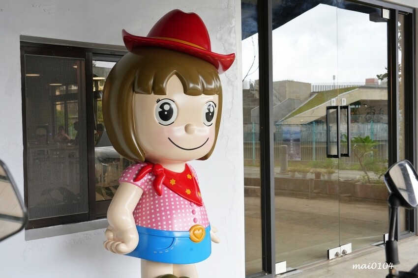 中壢牛肉麵推薦｜鍾小勤麵食館～免費加麵、加湯，豆花、飲料無限供應，吃飽還可以在旁邊的河堤步道散散步