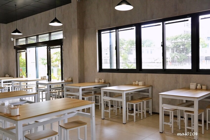 中壢牛肉麵推薦｜鍾小勤麵食館～免費加麵、加湯，豆花、飲料無限供應，吃飽還可以在旁邊的河堤步道散散步