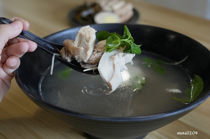 中壢牛肉麵推薦｜鍾小勤麵食館～免費加麵、加湯，豆花、飲料無限供應，吃飽還可以在旁邊的河堤步道散散步