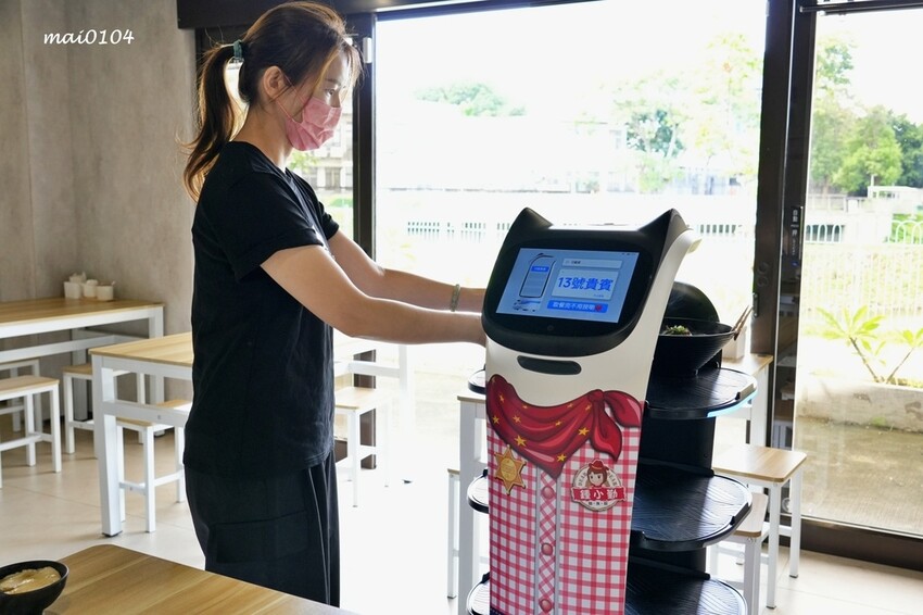 中壢牛肉麵推薦｜鍾小勤麵食館～免費加麵、加湯，豆花、飲料無限供應，吃飽還可以在旁邊的河堤步道散散步