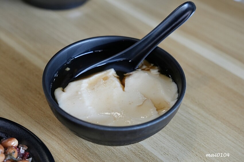 中壢牛肉麵推薦｜鍾小勤麵食館～免費加麵、加湯，豆花、飲料無限供應，吃飽還可以在旁邊的河堤步道散散步