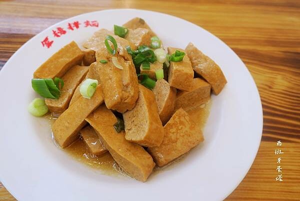 金榜拌麵 龍華店|龜山庶民美食,龍華科技大學師生最愛~百元以