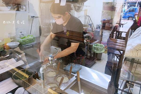 金榜拌麵 龍華店|龜山庶民美食,龍華科技大學師生最愛~百元以