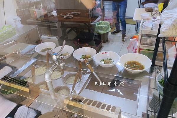 金榜拌麵 龍華店|龜山庶民美食,龍華科技大學師生最愛~百元以