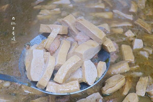 金榜拌麵 龍華店|龜山庶民美食,龍華科技大學師生最愛~百元以