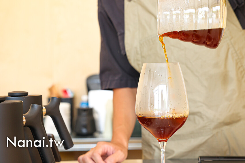 員林又有新店！連喝好幾天，招牌必點老闆隨便沖、藝伎美式只要100元，圓林園旁的老鷹咖啡