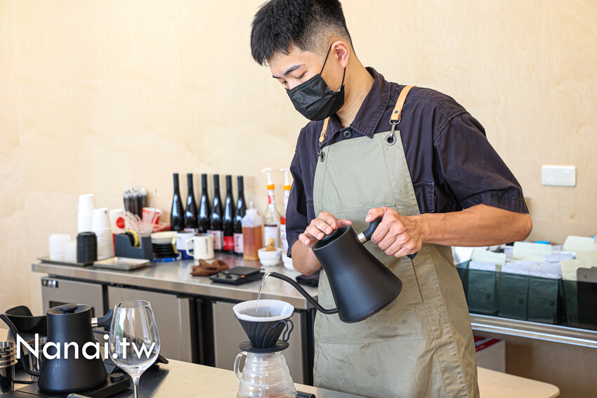 員林又有新店！連喝好幾天，招牌必點老闆隨便沖、藝伎美式只要100元，圓林園旁的老鷹咖啡