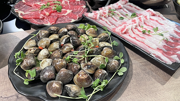 【台北美食】東區新開幕超濃郁新鮮又甜到爆炸蛤蜊鍋|330元就