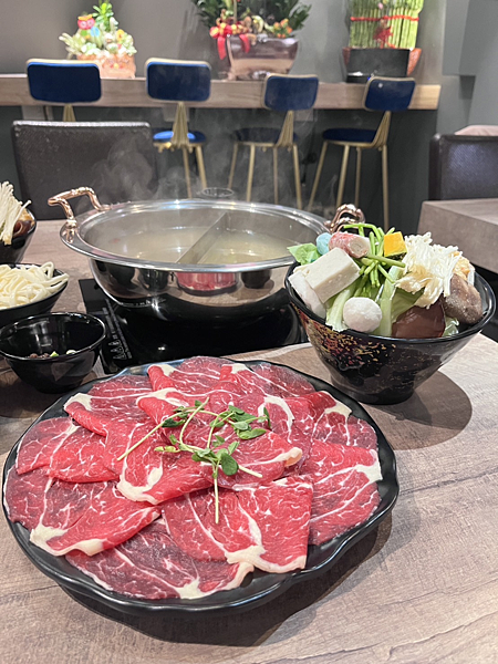 【台北美食】東區新開幕超濃郁新鮮又甜到爆炸蛤蜊鍋|330元就