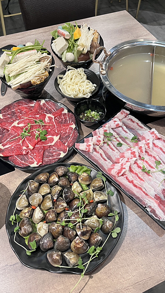 【台北美食】東區新開幕超濃郁新鮮又甜到爆炸蛤蜊鍋|330元就