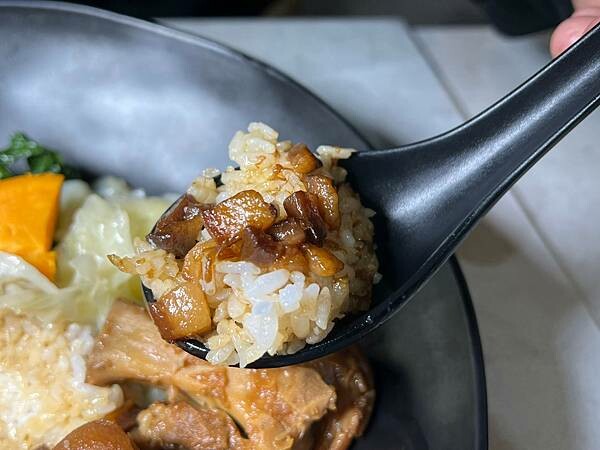 *(士林美食)JOHN的料理~台式小吃滷肉飯、白胖胖刈包、老 *(士林美食)JOHN的料理~台式小吃滷肉飯、白胖胖刈包、老