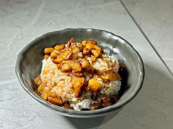 *(士林美食)JOHN的料理~台式小吃滷肉飯、白胖胖刈包、老 *(士林美食)JOHN的料理~台式小吃滷肉飯、白胖胖刈包、老