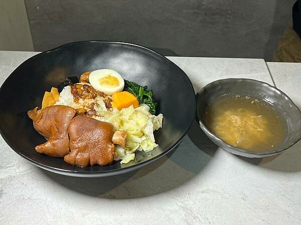 *(士林美食)JOHN的料理~台式小吃滷肉飯、白胖胖刈包、老 *(士林美食)JOHN的料理~台式小吃滷肉飯、白胖胖刈包、老