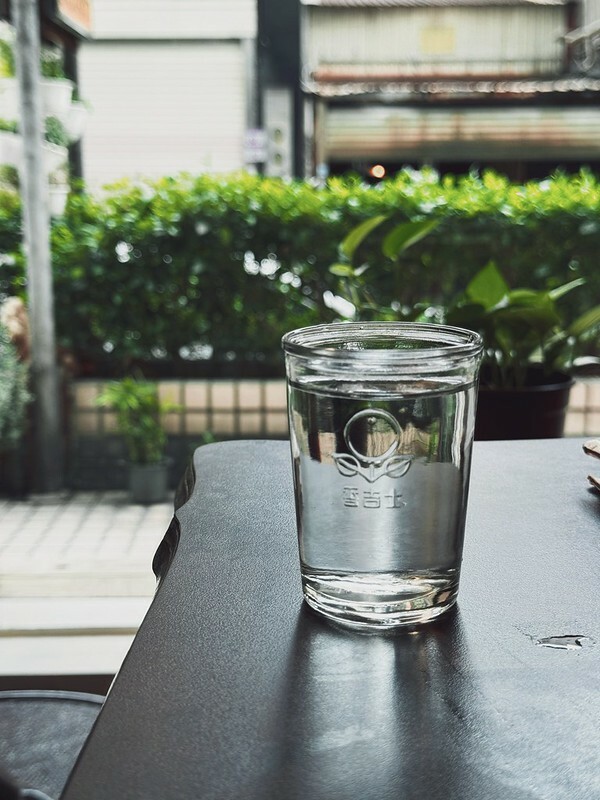 【台灣，桃園市，中壢區】秋甜kakigori ，新開幕好拍文青小店；日式刨冰、生吐司美味又好拍。（中壢冰店/中