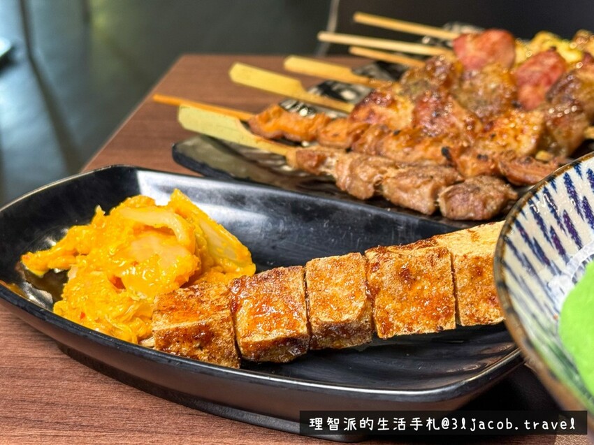 【合作邀約】台中美食開箱 串串燒烤 I 鄰近台中一中商圈鬧區的燒烤熱炒Combo - 理智派的生活手札