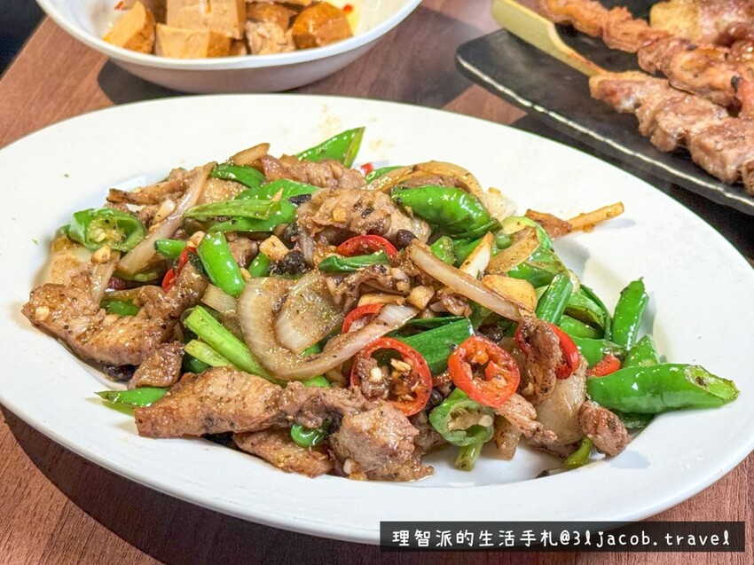 【合作邀約】台中美食開箱 串串燒烤 I 鄰近台中一中商圈鬧區的燒烤熱炒Combo - 理智派的生活手札