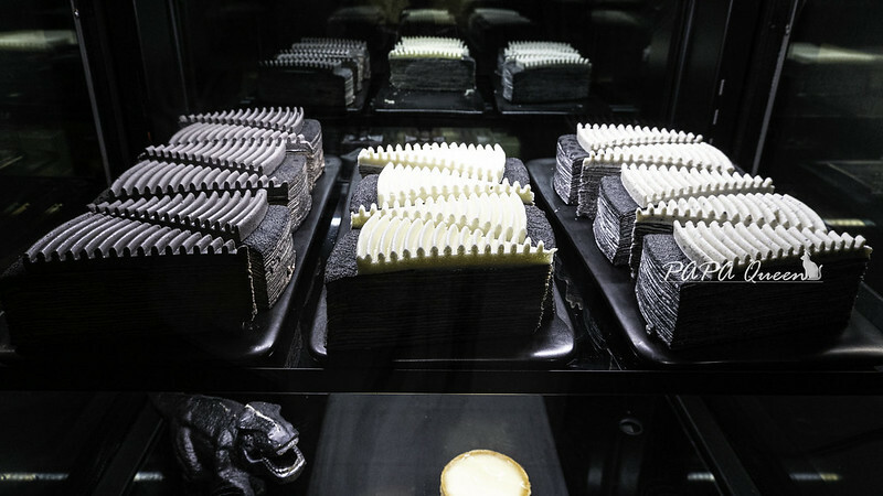 台中西區|WHITE Coffee Bar-極致黑店!超大巨型暗黑卡比獸超吸引目光