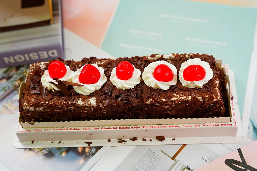 紅葉蛋糕在台中新光三越快閃店的探索，至10月30日止